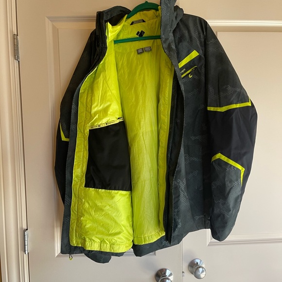 Obermeyer men’s ski jacket with zip out lining. 2XL. - Picture 7 of 9